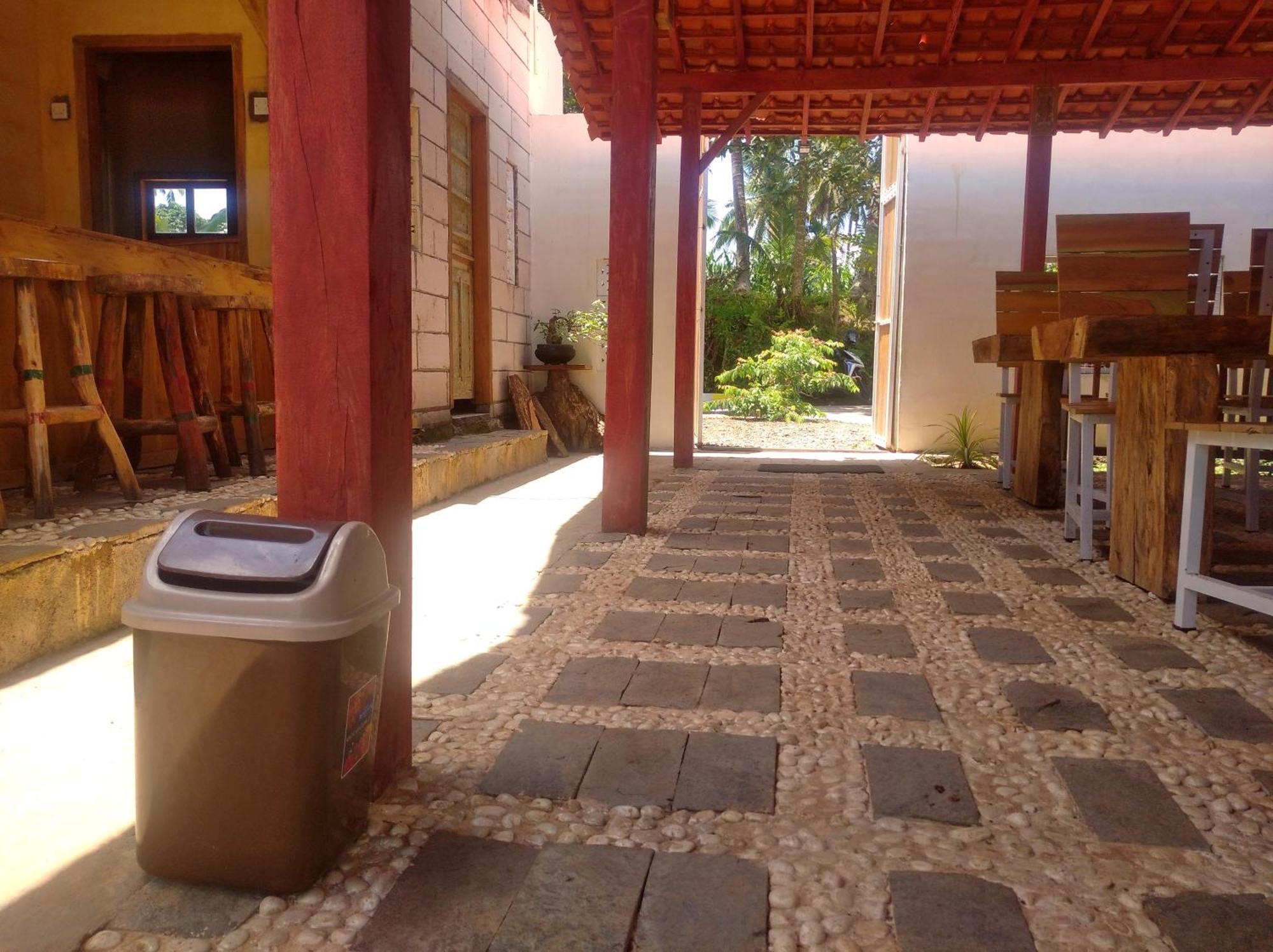 Wooden Kemiren Homestay Banyuwangi Banyuwangi  Extérieur photo